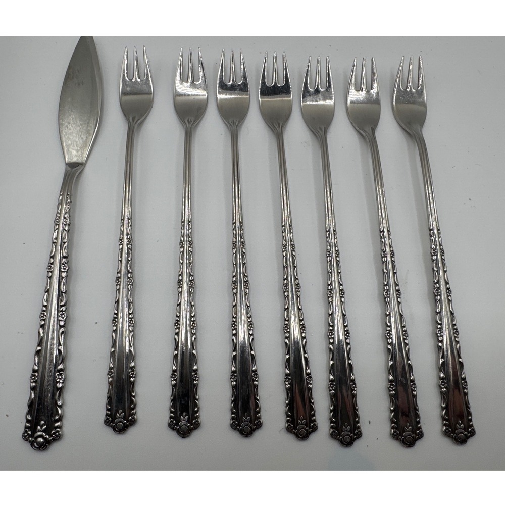 Oneida Cherie Deluxe Stainless 7 Cocktail Forks 1 Master Butter Knife 8pc Set